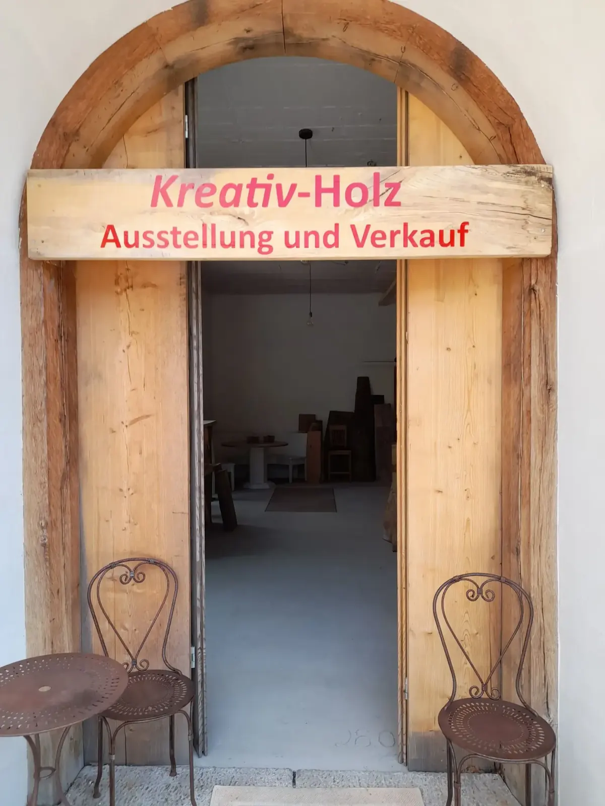 Eingang zur Kreativholz Ausstellung und Verkauf